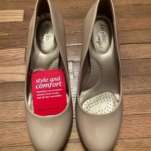 Dexflex Comfort heels 6w Nude NWT